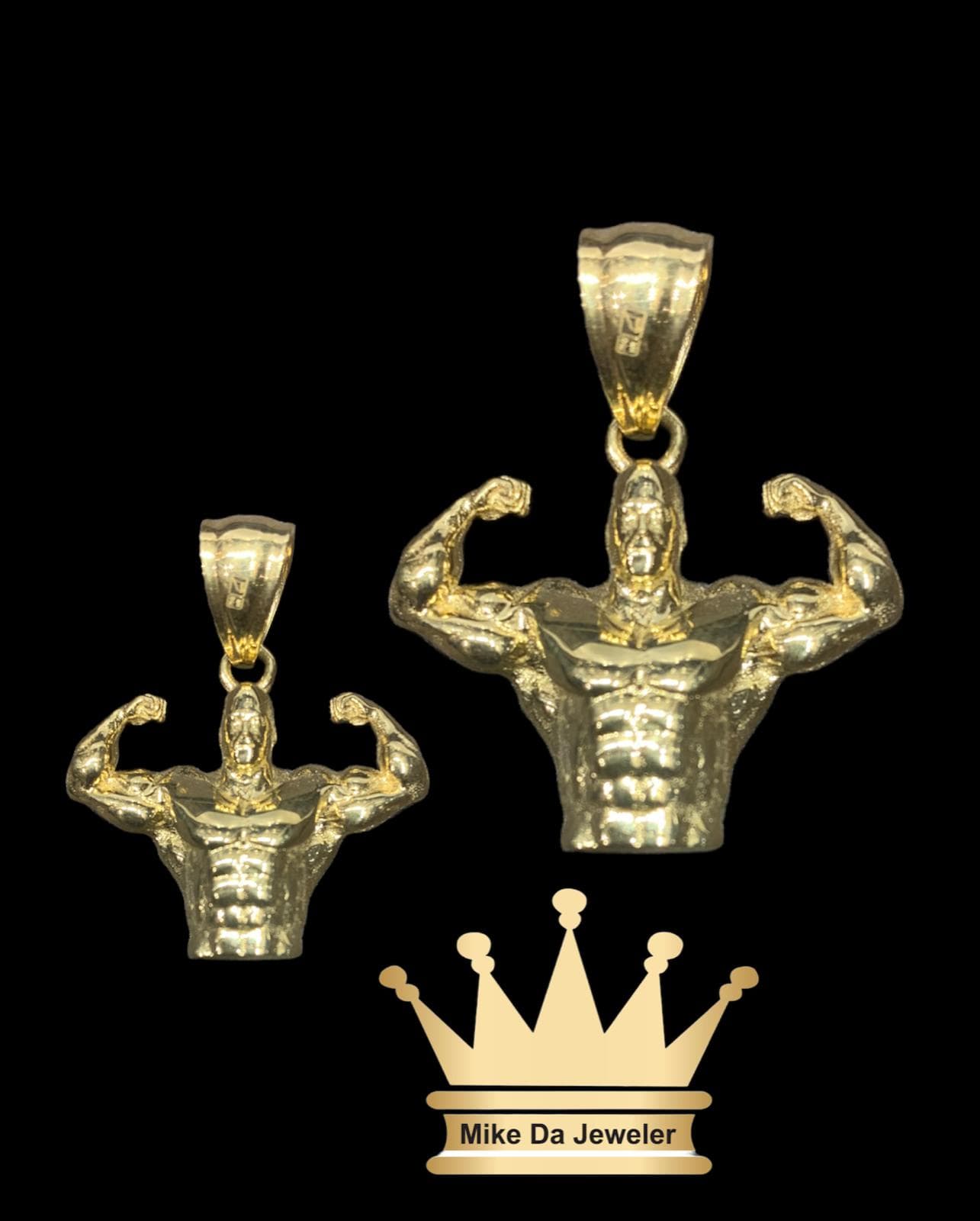 18 k 3d bodybuilder pendant  weight 4.32 gram size 1 inches