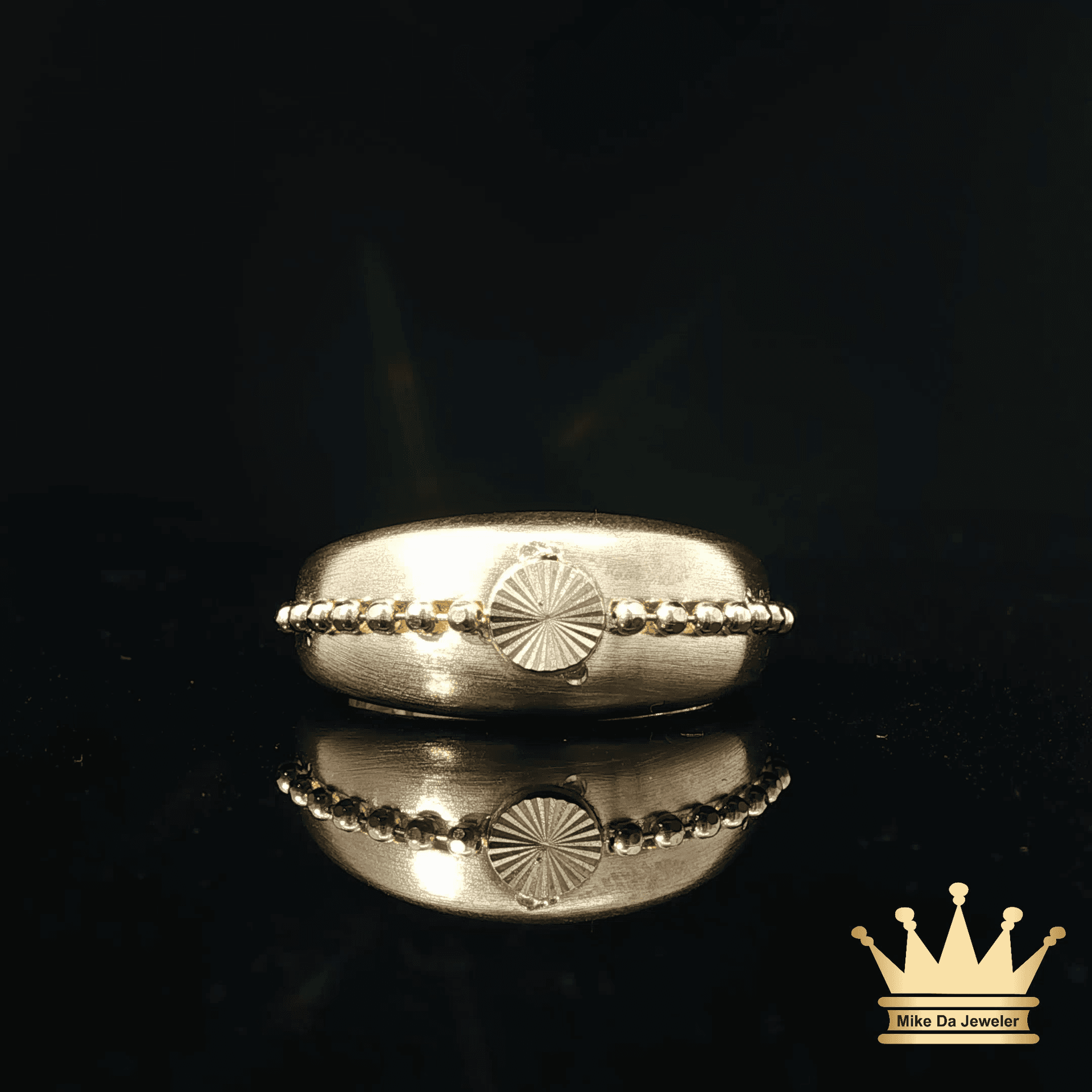 18K Gold Textured Fashion Ring – Elegant Beaded Design