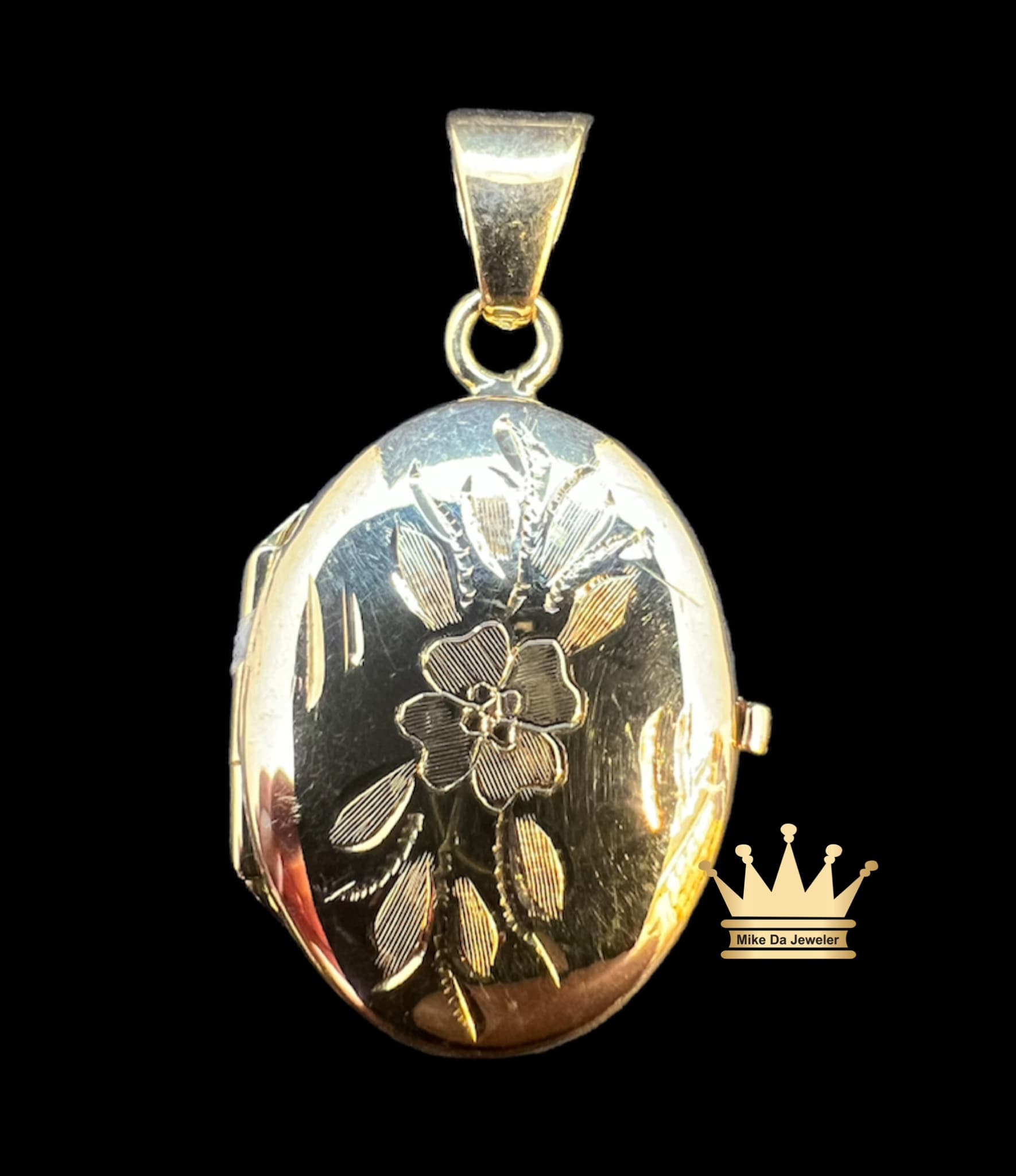 18k yellow gold oval shape locket pendant hand engraved flower/leaf 1 inch grams 4.35