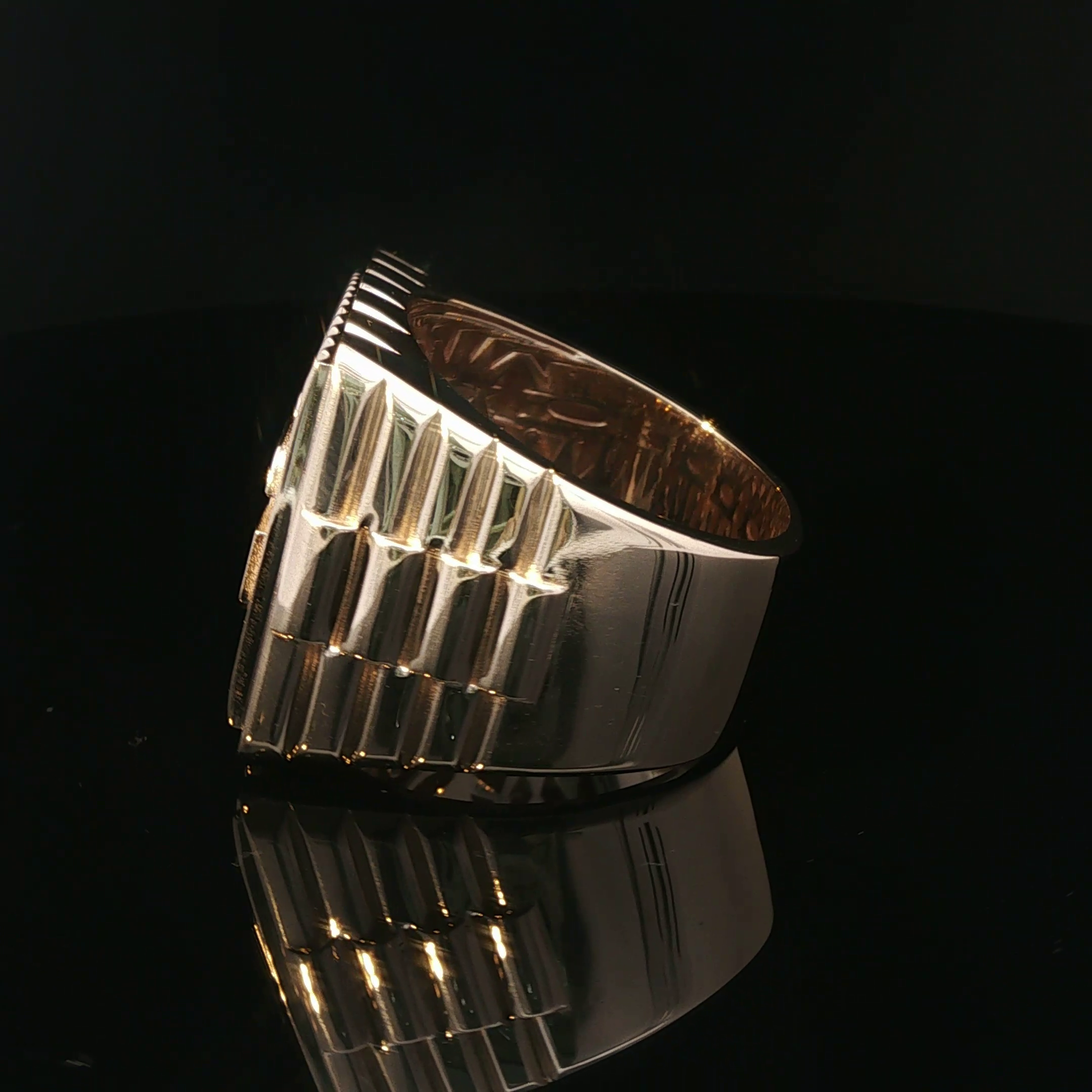 Custom Initial Signet Ring in Yellow Gold