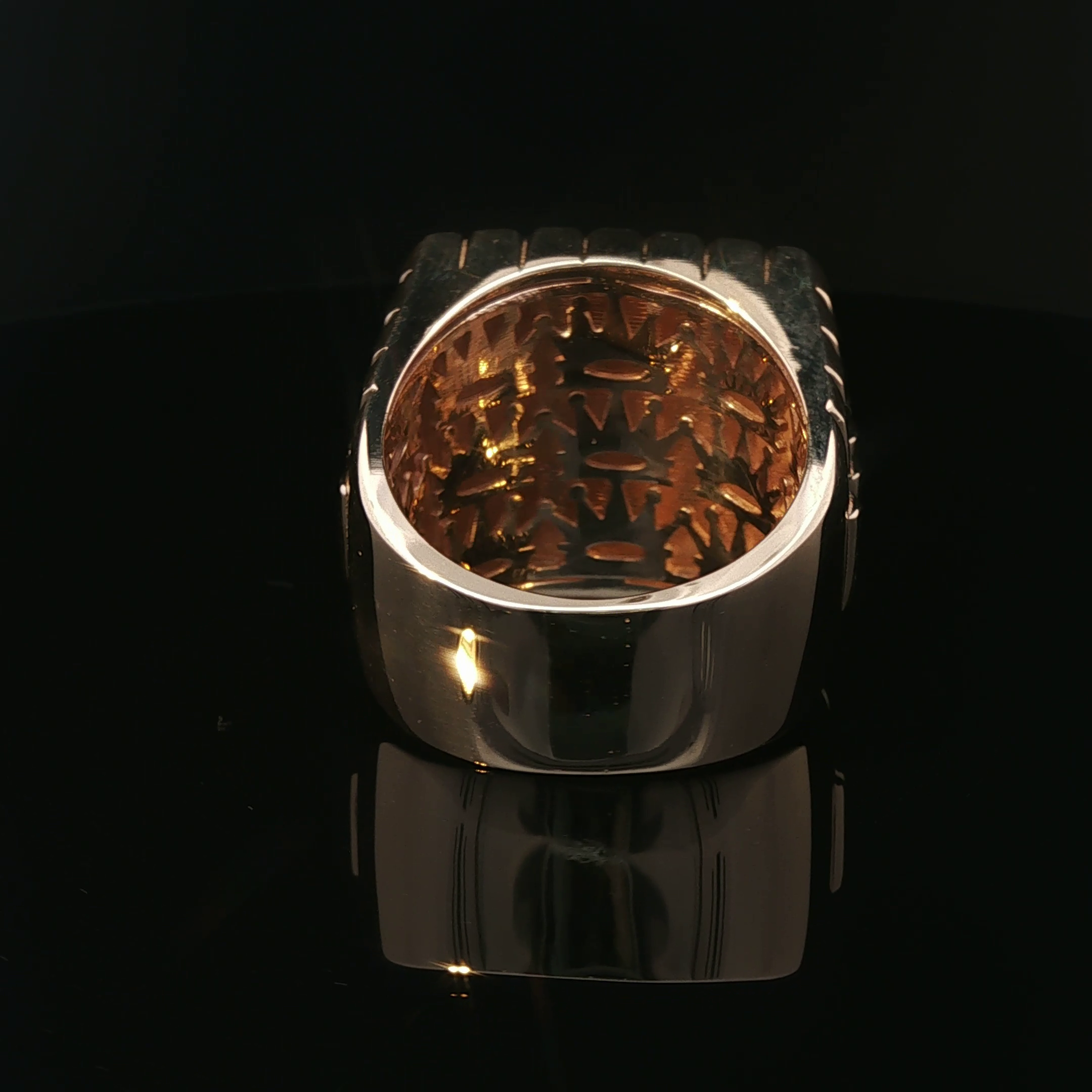 Custom Initial Signet Ring in Yellow Gold