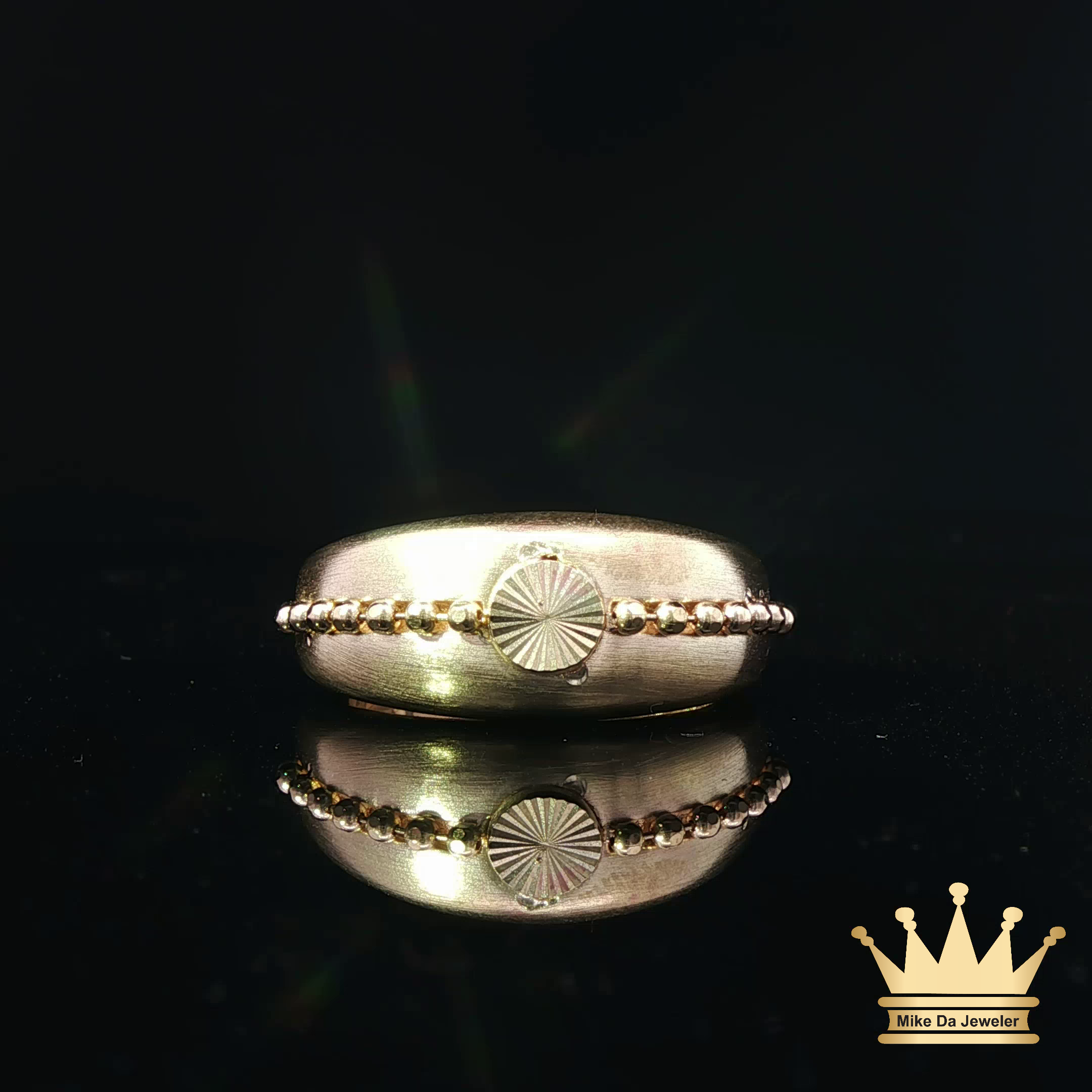 18K Gold Textured Fashion Ring – Elegant Beaded Design