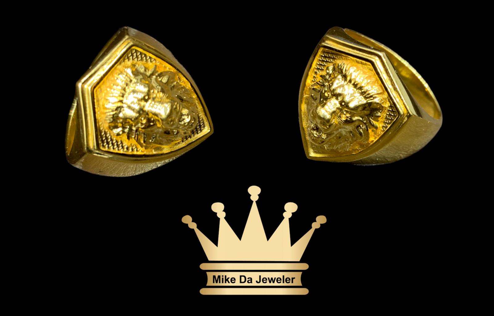 22k handmade solid lion face men’s ring    weight 23.5 grams size 9.25 USA