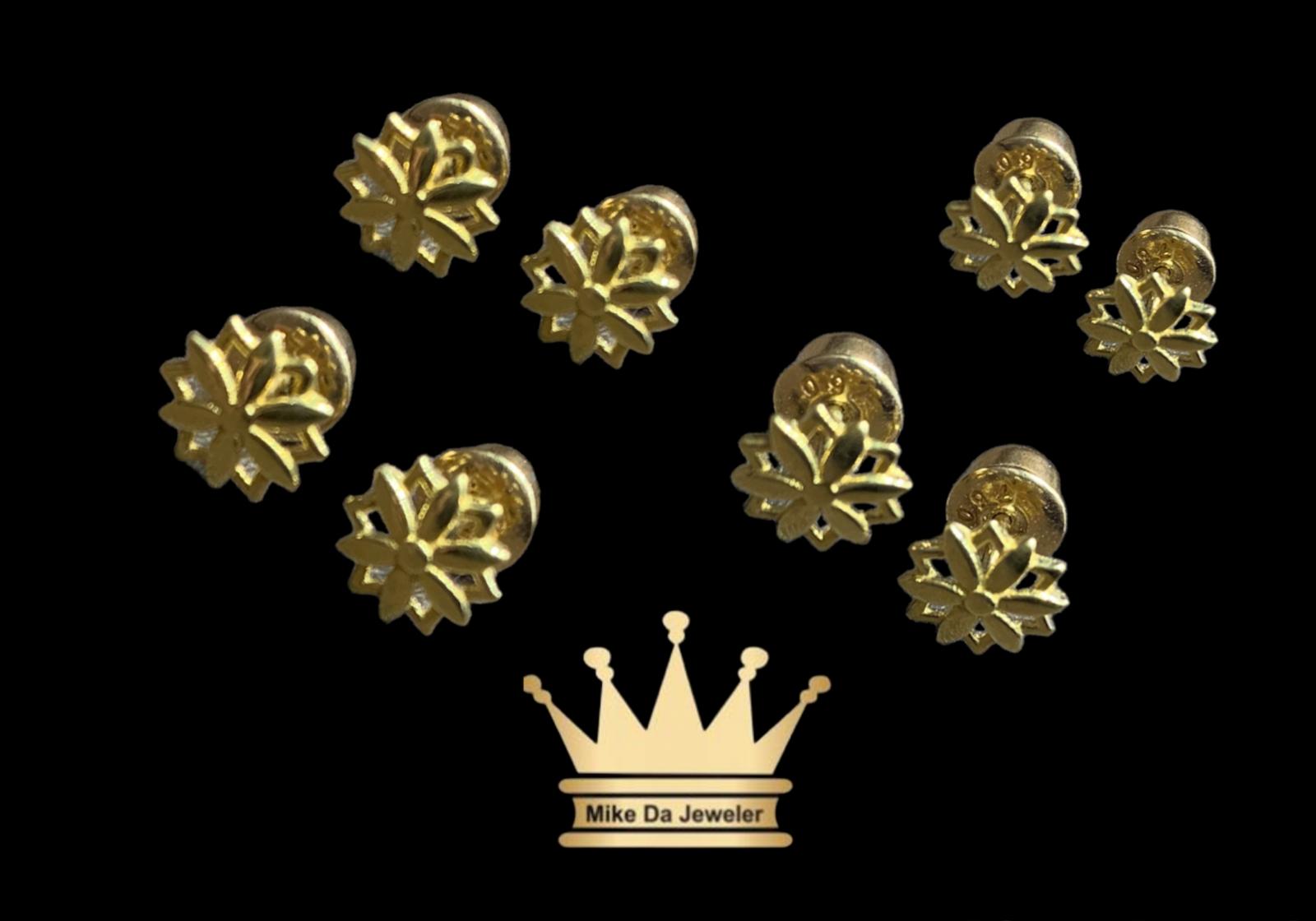 18k flower earring pair with screw back   weight 1.43 grams